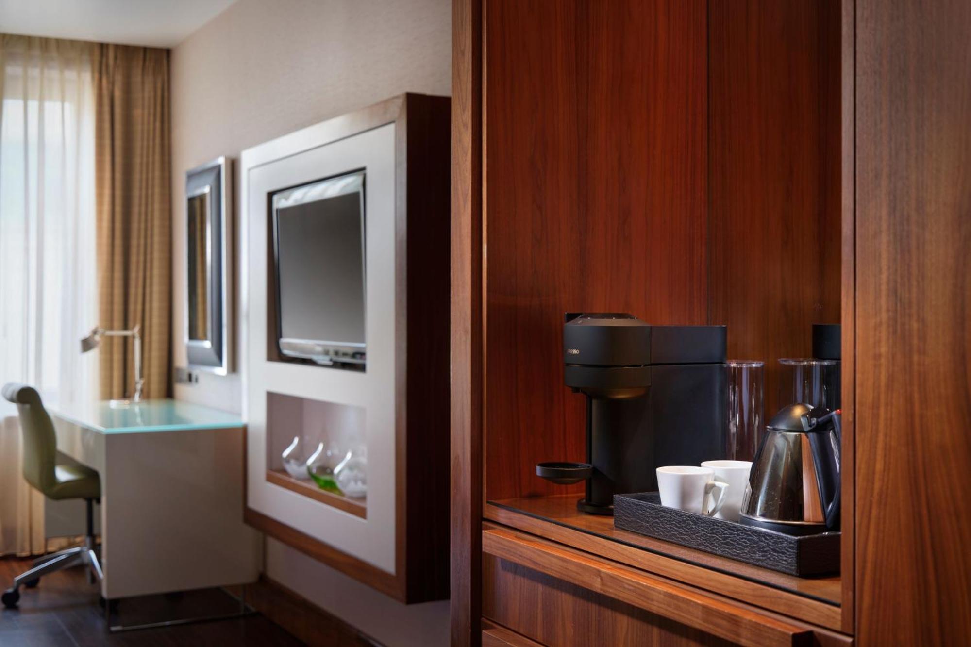 Hotel Sheraton Grand & 5*